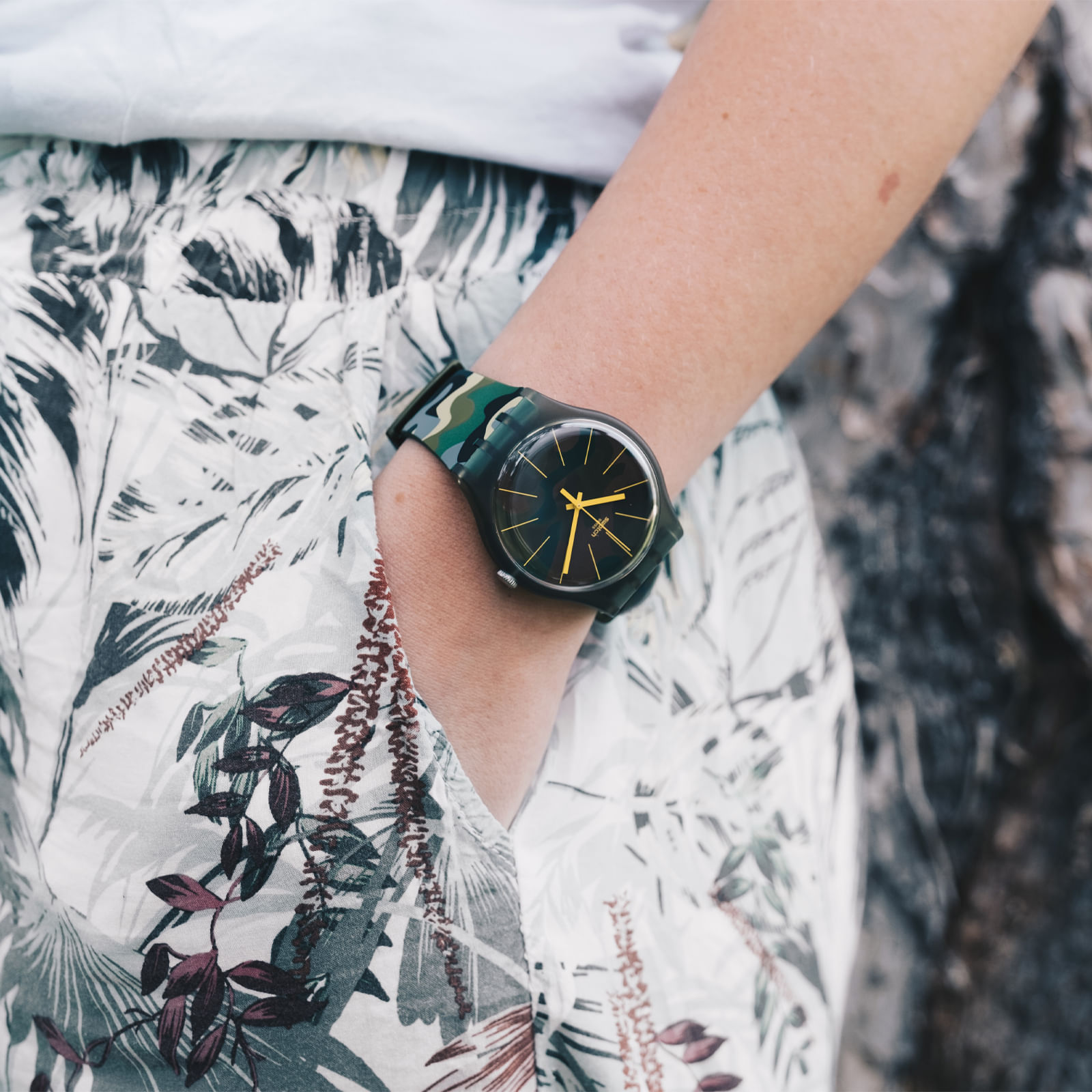 Reloj SWATCH CAMOUFOREST SUOG114 Verde