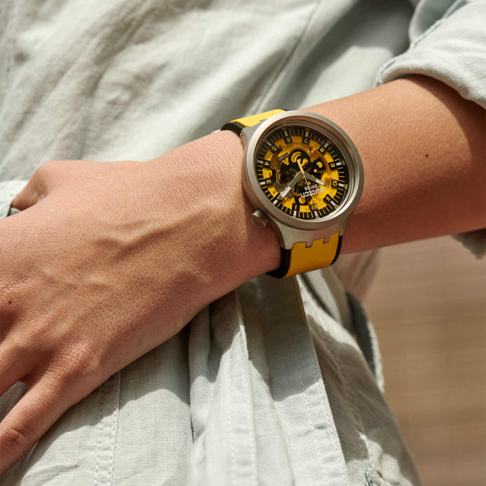 Reloj SWATCH BOLDEN YELLOW SB07S109 Gris