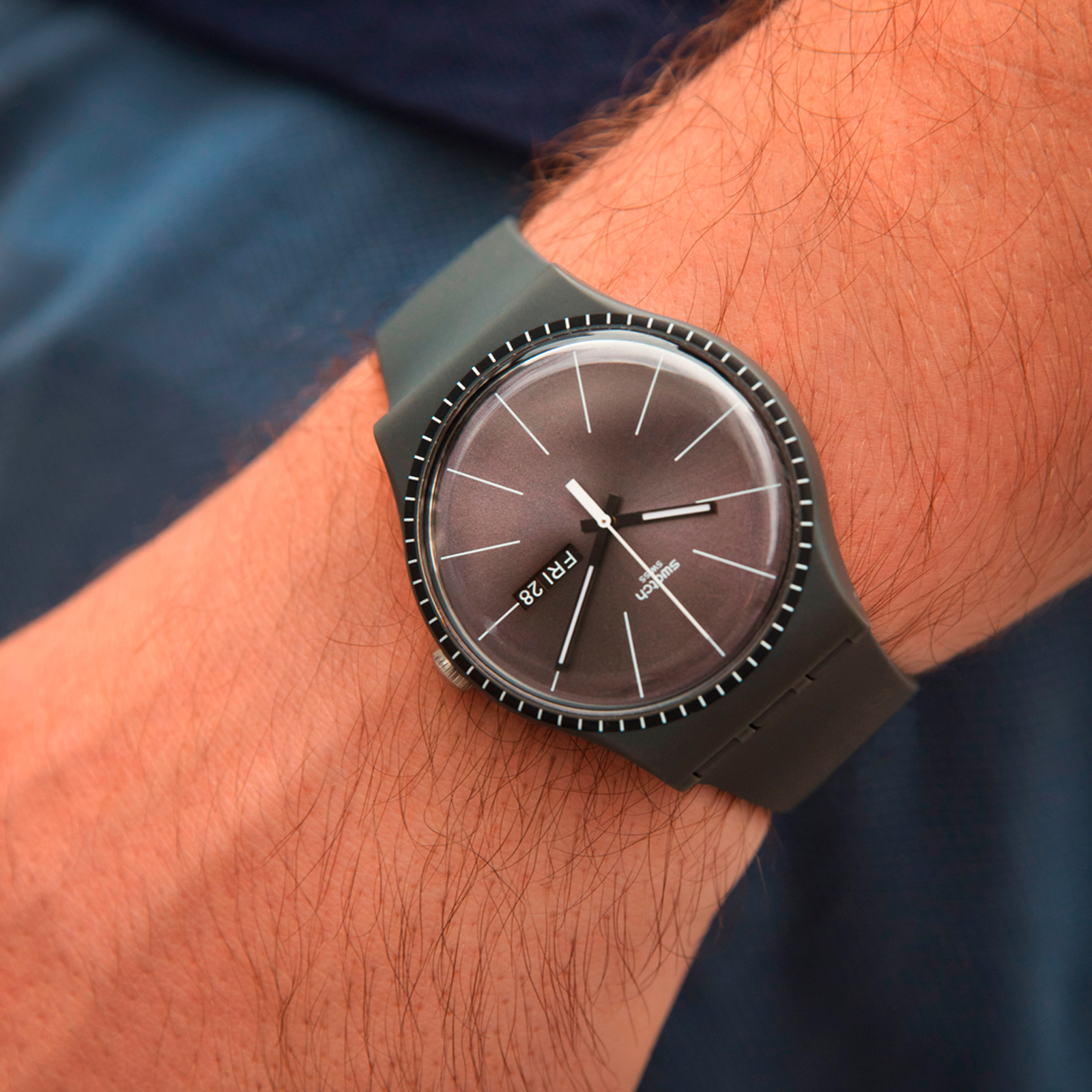 Reloj SWATCH GREY RAILS SUOM709 Gris